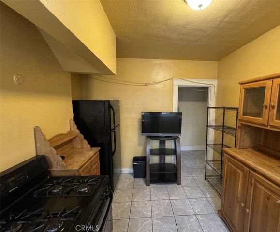 4305 San Pedro, Los Angeles, CA 90011
