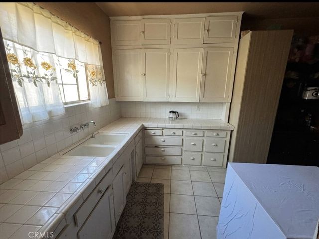 4305 San Pedro, Los Angeles, CA 90011
