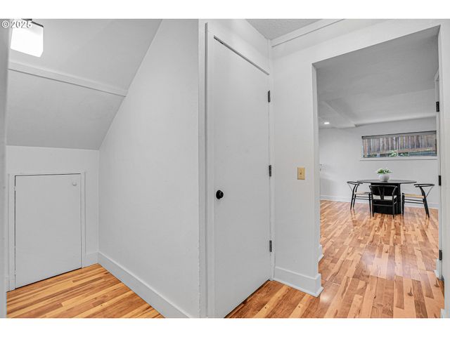 8325 Sw TERWILLIGER Blvd, Portland, OR 97219