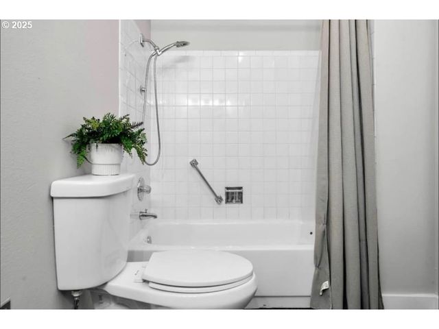 8325 Sw TERWILLIGER Blvd, Portland, OR 97219
