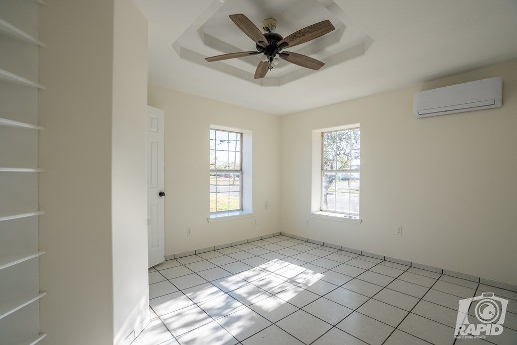 Image 10 of property listing at 1703 N Magdalen St, San Angelo, TX 76903