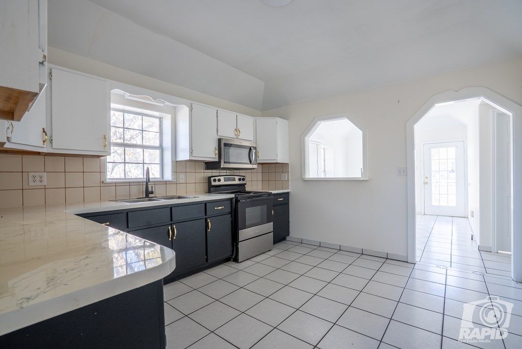 Image 14 of property listing at 1703 N Magdalen St, San Angelo, TX 76903