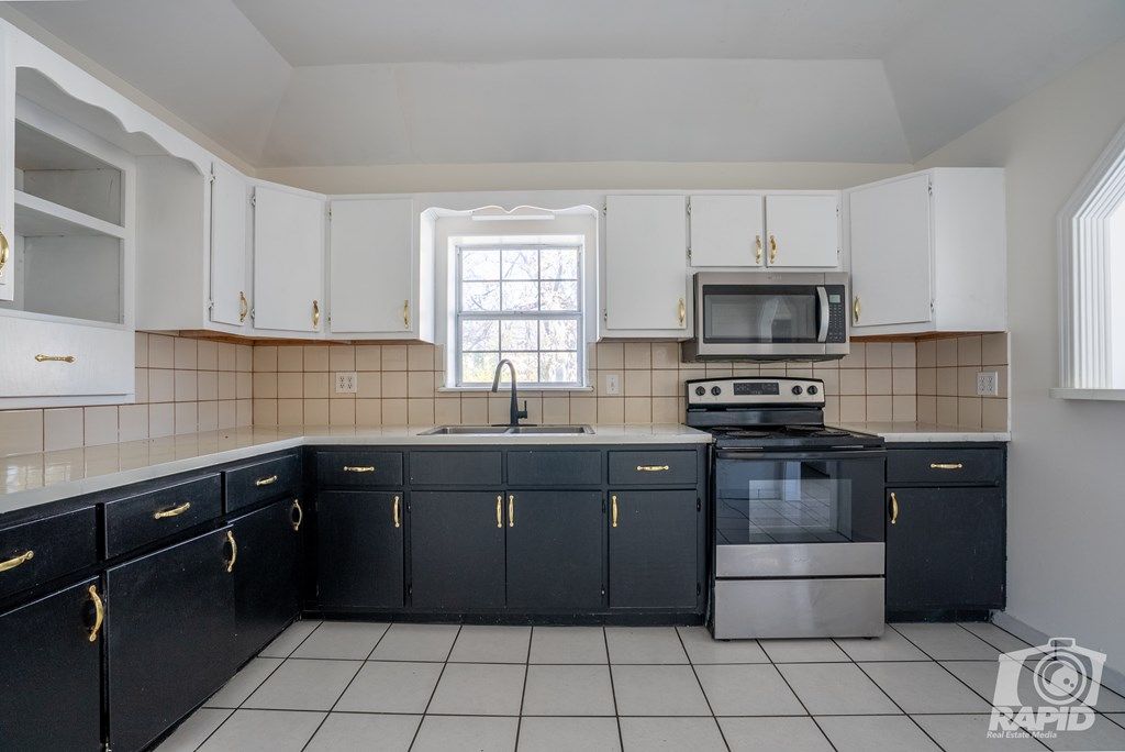 Image 15 of property listing at 1703 N Magdalen St, San Angelo, TX 76903