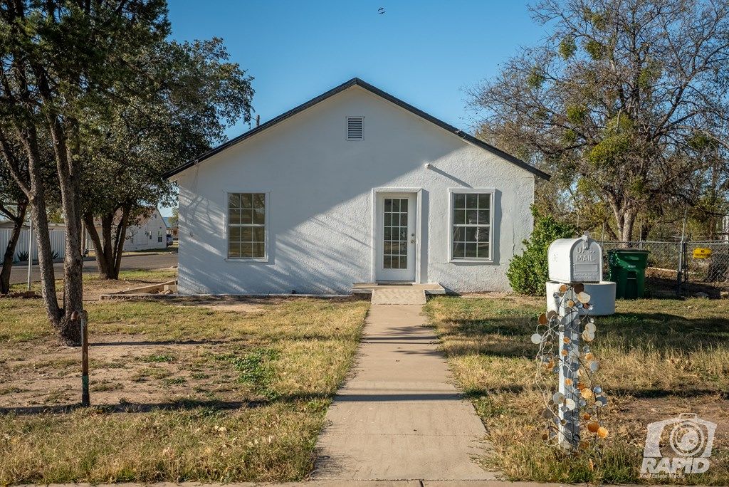 Image 2 of property listing at 1703 N Magdalen St, San Angelo, TX 76903