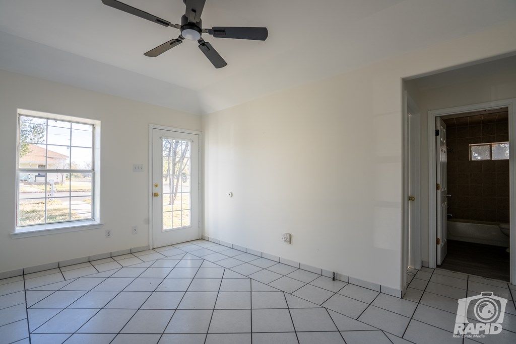 Image 8 of property listing at 1703 N Magdalen St, San Angelo, TX 76903