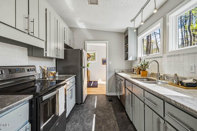 233 Forest Hill Road, Chapel Hill, NC 27514