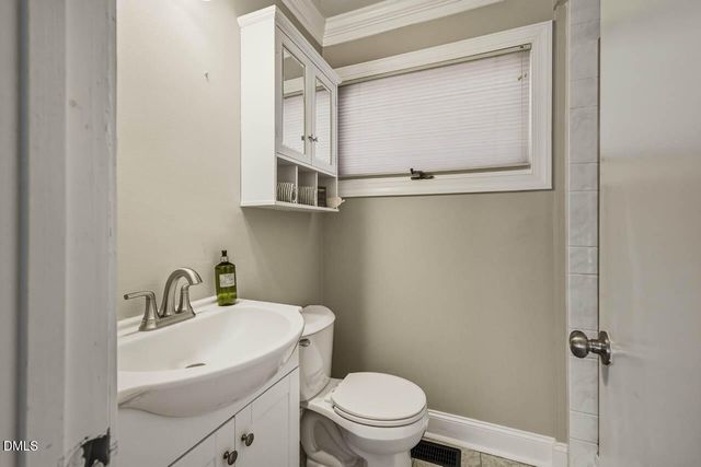 233 Forest Hill Road, Chapel Hill, NC 27514