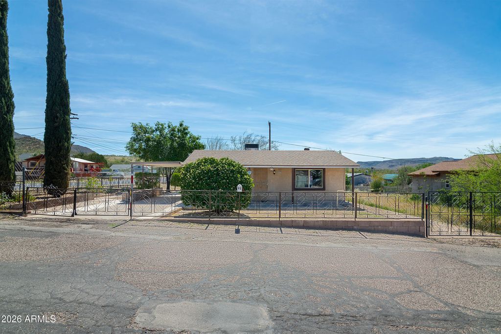 92 W Gorham Street, Superior, AZ 85173