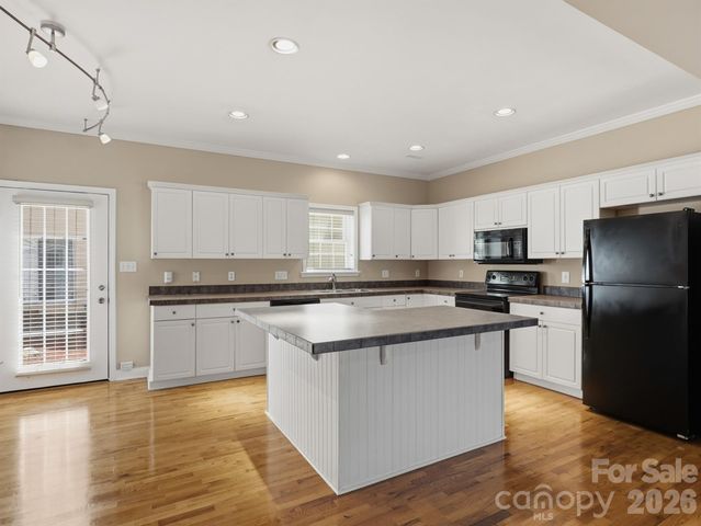 4330 Laurel Hill Lane, Charlotte, NC 28217