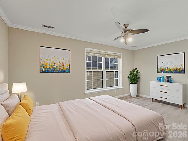 4330 Laurel Hill Lane, Charlotte, NC 28217