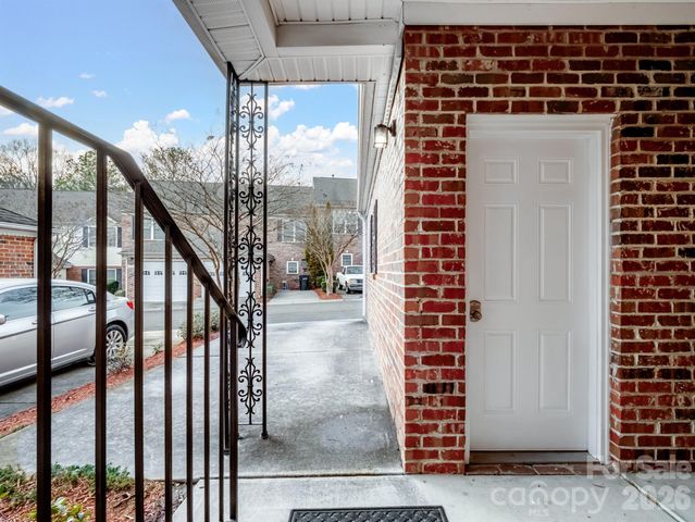 4330 Laurel Hill Lane, Charlotte, NC 28217