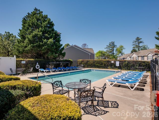 4330 Laurel Hill Lane, Charlotte, NC 28217
