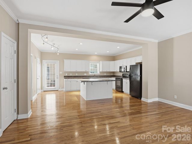 4330 Laurel Hill Lane, Charlotte, NC 28217