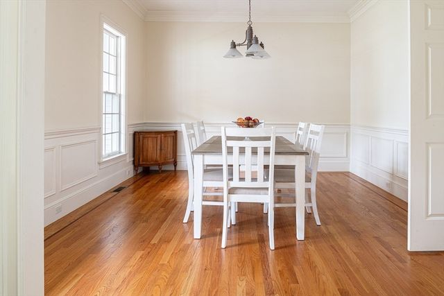 7 Burnham Rd, Lexington, MA 02420
