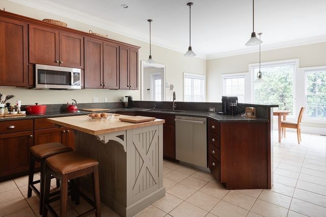 7 Burnham Rd, Lexington, MA 02420