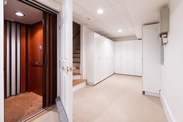 7 Burnham Rd, Lexington, MA 02420