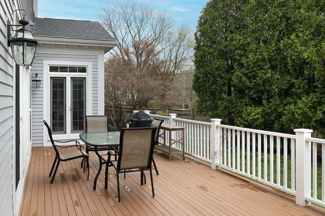 7 Burnham Rd, Lexington, MA 02420
