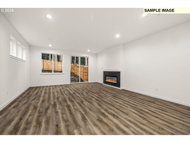 230 Nw MAWRCREST Ave, Gresham, OR 97030