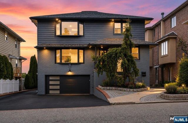 453 8th Street, Palisades Park, NJ 07650