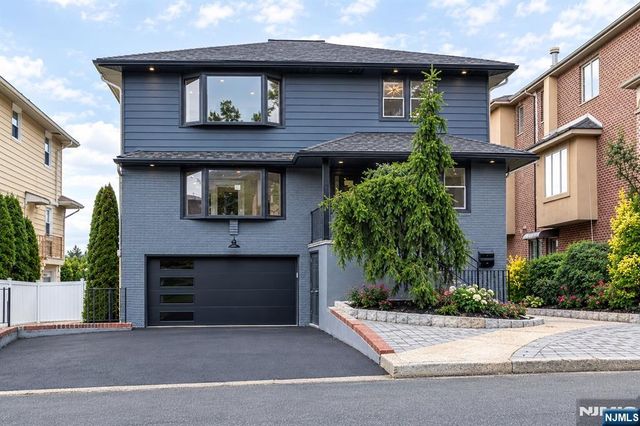453 8th Street, Palisades Park, NJ 07650