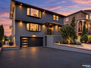 453 8th Street, Palisades Park, NJ 07650