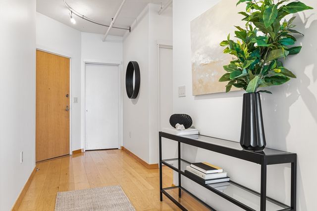 25 Channel Center St 1102, Boston, MA 02210