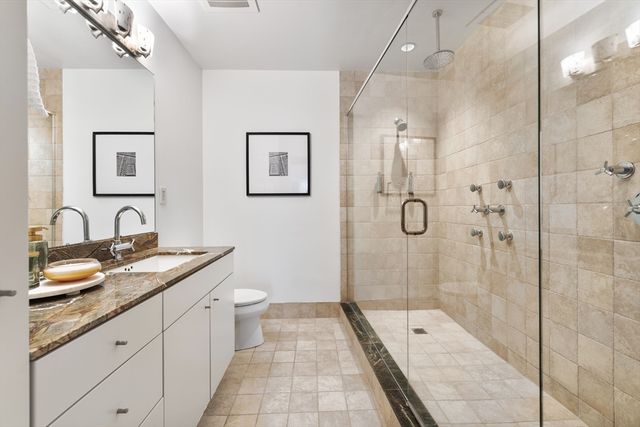 25 Channel Center St 1102, Boston, MA 02210