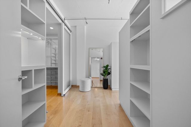 25 Channel Center St 1102, Boston, MA 02210