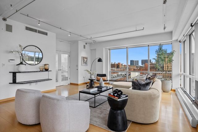 25 Channel Center St 1102, Boston, MA 02210