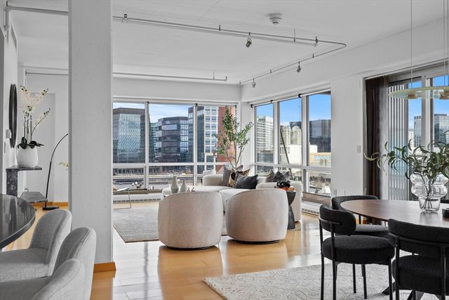 25 Channel Center St 1102, Boston, MA 02210