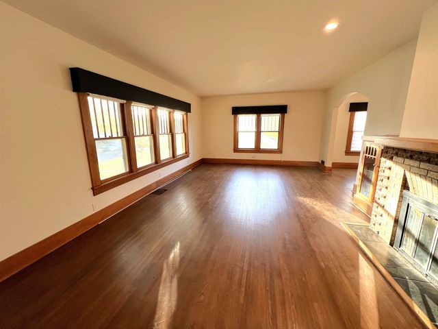 3916 E Willow St, Wichita, KS 67218