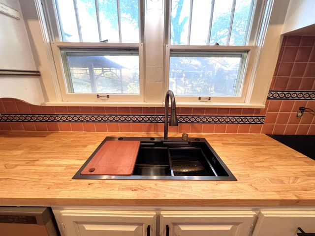 3916 E Willow St, Wichita, KS 67218