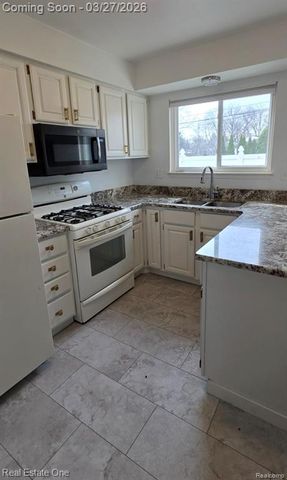 18576 Matthew Drive, Clinton Township, MI 48035