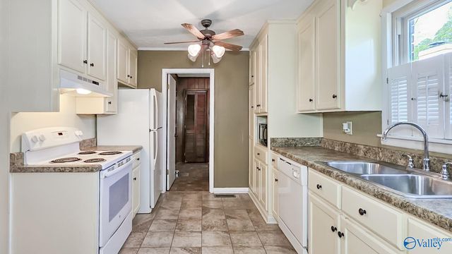 602 Box Street, Athens, AL 35611