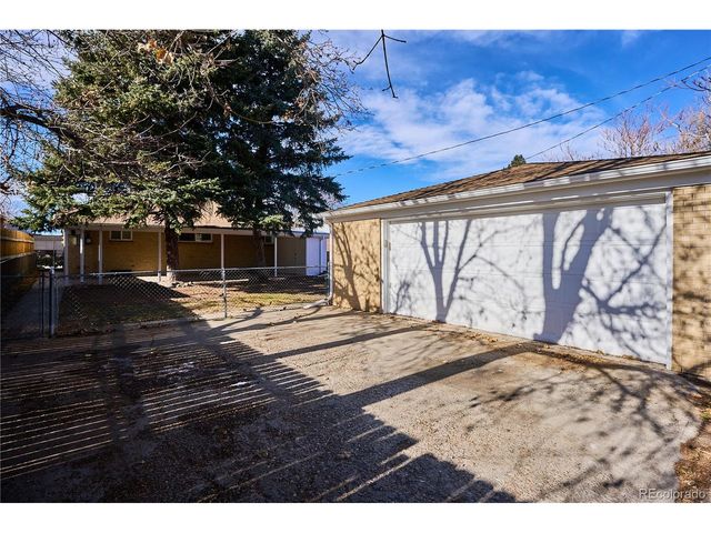 2040 Moline St, Aurora, CO 80010