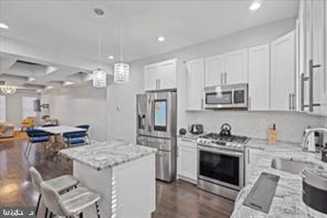 230 N LUZERNE AVE, Baltimore, MD 21224