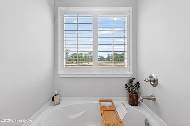 142 Wildflower Ave, Mt Washington, KY 40047