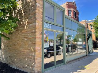 2457 W Montrose Avenue, Chicago, IL 60618