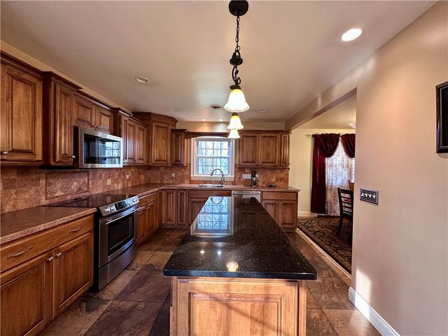 214 Raptor Cir, Neshannock Twp, PA 16105