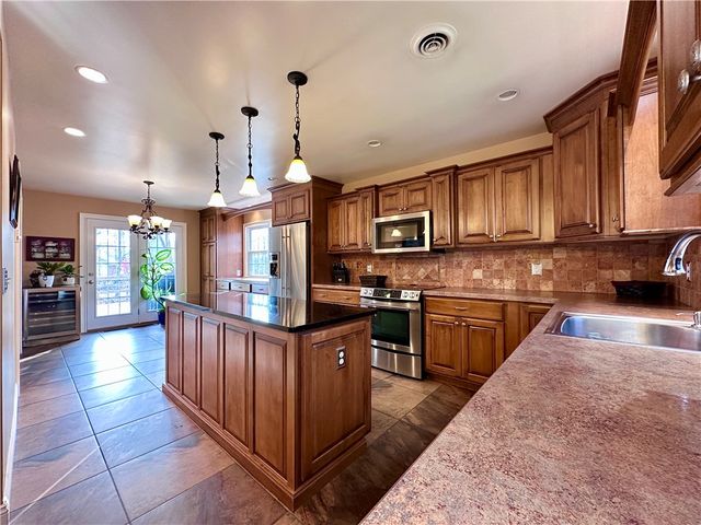 214 Raptor Cir, Neshannock Twp, PA 16105