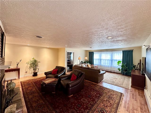 214 Raptor Cir, Neshannock Twp, PA 16105