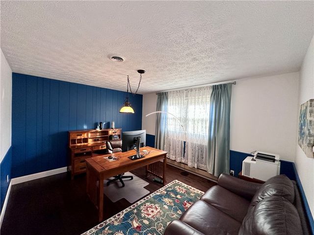 214 Raptor Cir, Neshannock Twp, PA 16105