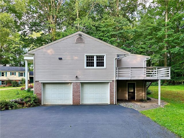 214 Raptor Cir, Neshannock Twp, PA 16105