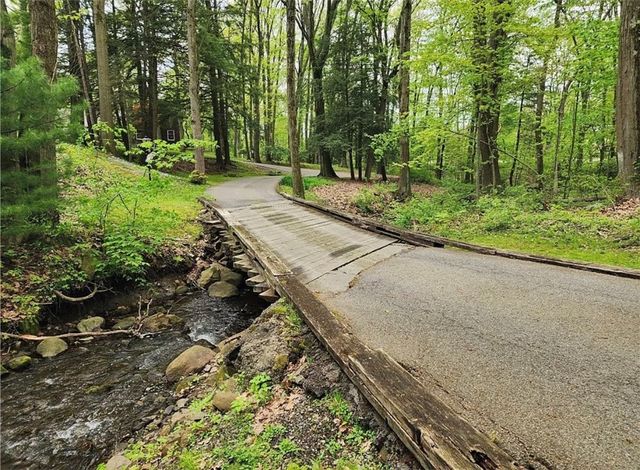 214 Raptor Cir, Neshannock Twp, PA 16105