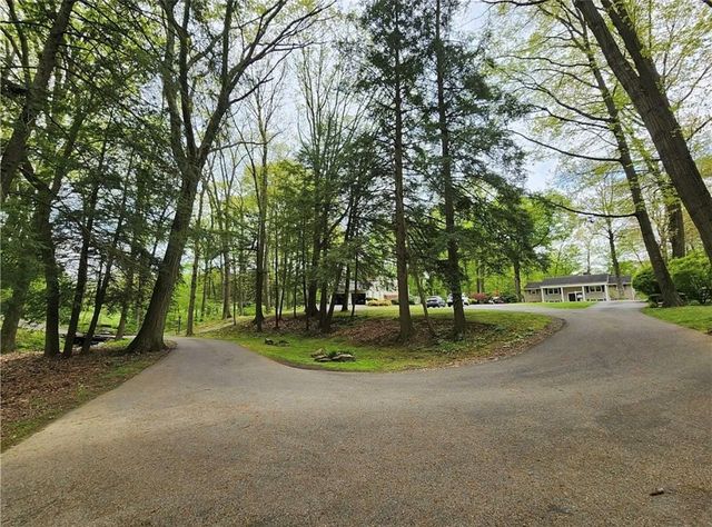 214 Raptor Cir, Neshannock Twp, PA 16105