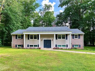 214 Raptor Cir, Neshannock Twp, PA 16105