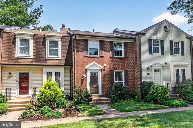8618 DELLWAY LN, Vienna, VA 22180