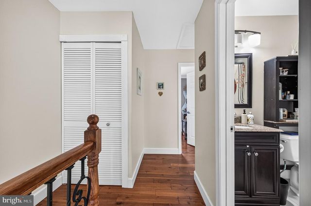 8618 DELLWAY LN, Vienna, VA 22180