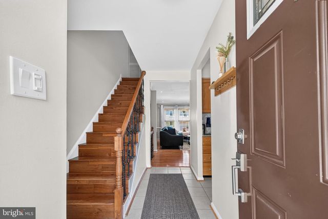 8618 DELLWAY LN, Vienna, VA 22180