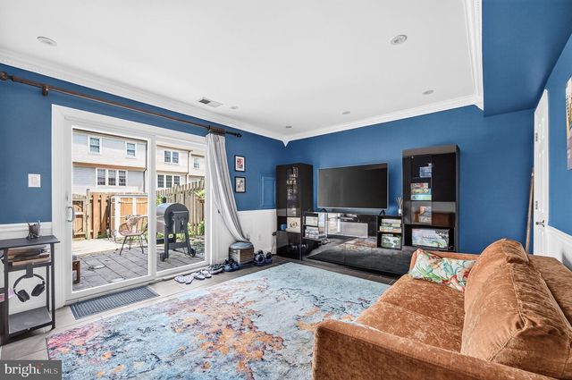 8618 DELLWAY LN, Vienna, VA 22180